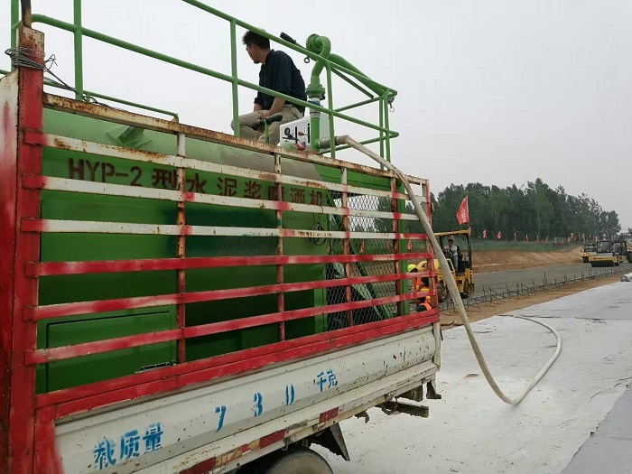 水泥漿噴灑作業現場