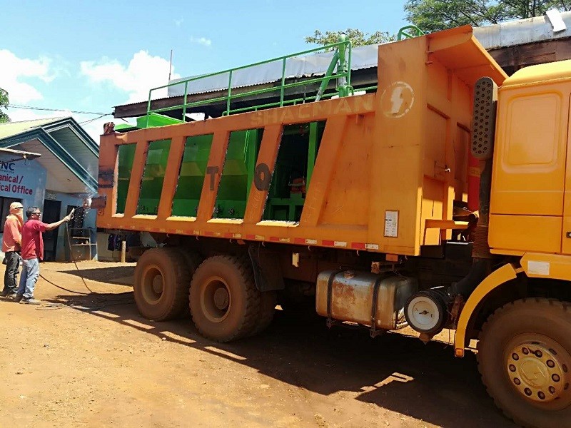 我公司技術(shù)人員在菲律賓礦山綠化工地進行技術(shù)指導(dǎo)