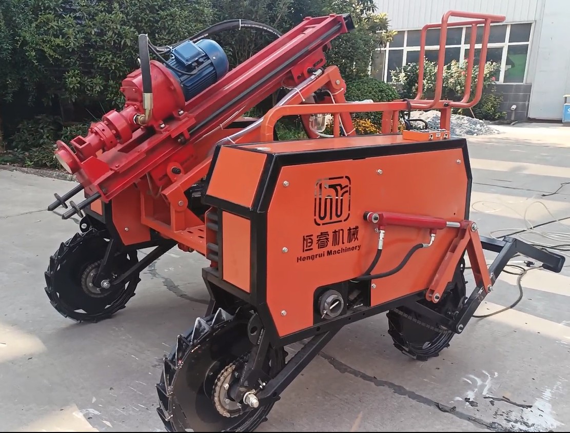 遙控爬坡錨桿鉆機