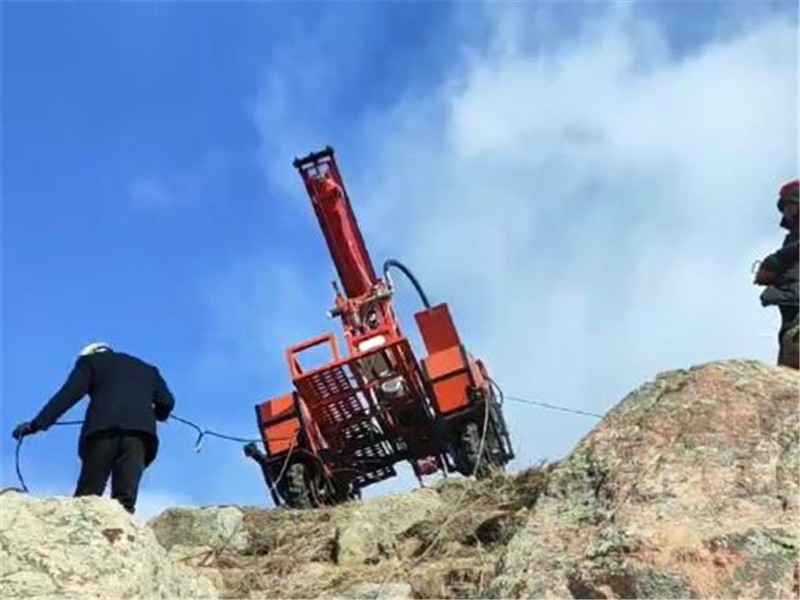 恒睿遙控爬坡打鉆機(jī) —— 邊坡防護(hù)與礦山開采的得力施工伙伴