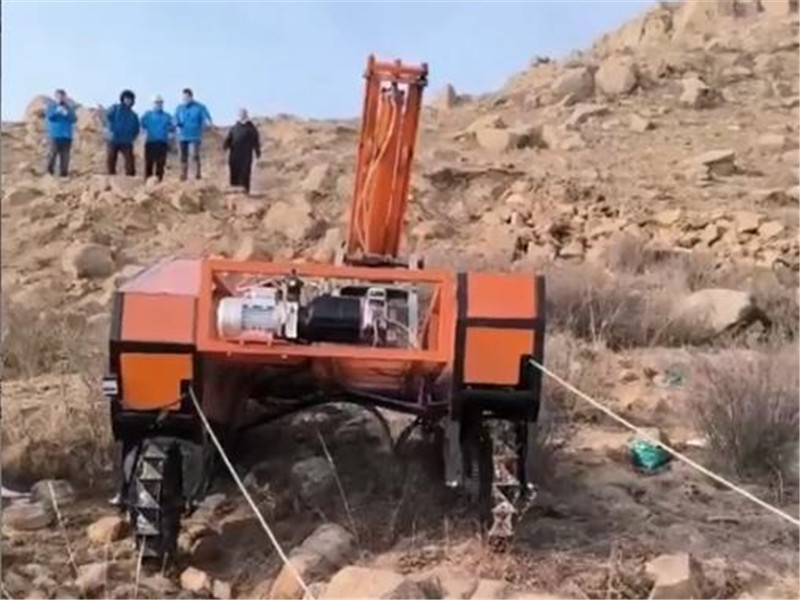 恒睿遙控爬坡打鉆機(jī)攻克陡峭坡面鉆孔難題，重塑工程作業(yè)效率