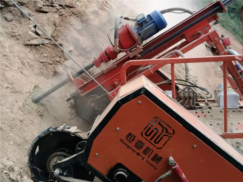 恒睿遙控爬坡鉆機以實力打造巖土錨固施工新體驗