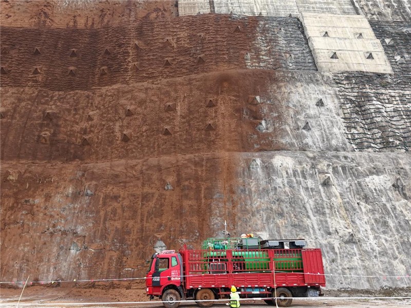 恒睿快速噴播機 —— 自動化篩分破解邊坡綠化效率難題