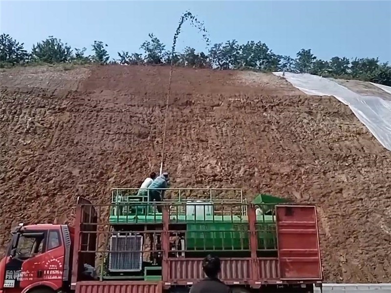恒睿噴播機(jī)：靠專業(yè)技術(shù)設(shè)計(jì)，提升復(fù)雜地形綠化效率與安全性