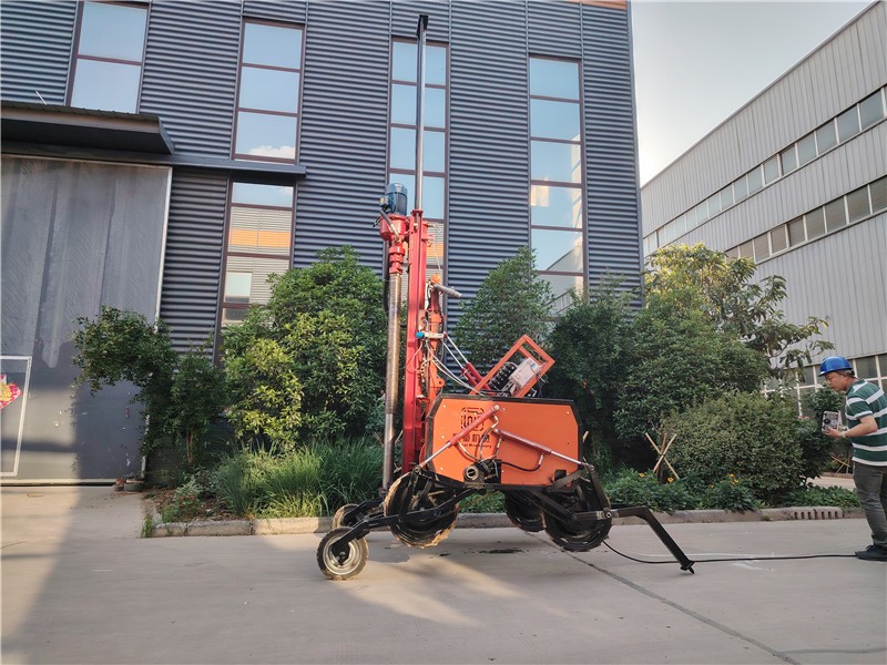 恒睿遙控爬坡鉆機(jī)：破解斜坡鉆孔爬不上、易打滑難題，0-90° 坡度作業(yè)無壓力