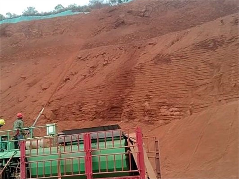 恒睿客土噴播機(jī)破解復(fù)雜邊坡綠化施工難題，生態(tài)修復(fù)必備設(shè)備