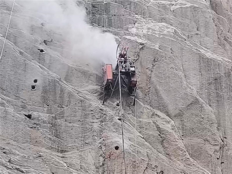 恒睿遙控爬坡鉆機(jī)解鎖作業(yè)新場(chǎng)景——賦能多領(lǐng)域施工！