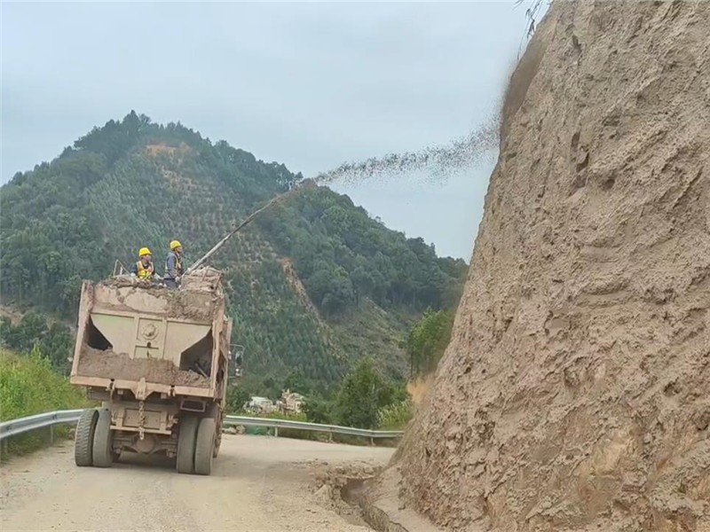 恒睿高原專用噴播機筑牢生態屏障,高原礦山修復利器